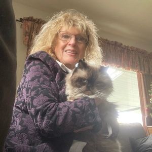 Meet your Posher, Dee anna